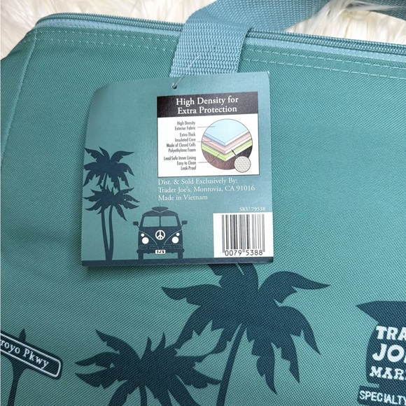Trader Joe’s Dusty Blue Insulated Tote Bag – Limited Edition - Picture 4 of 4